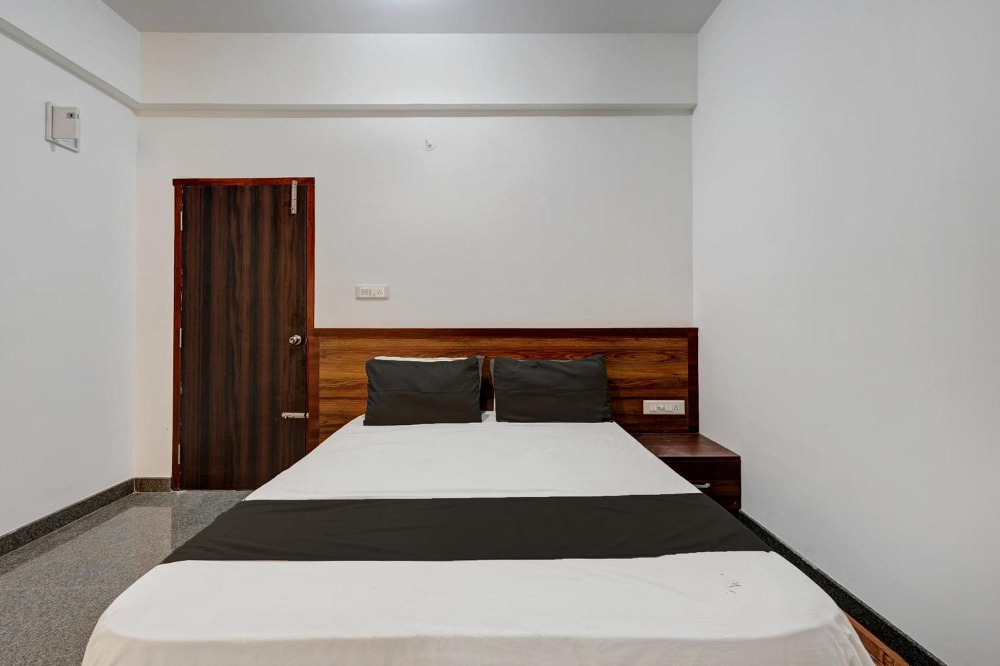 Oyo Hotel Bungalow Inn Lodging & Boarding 班加罗尔 外观 照片