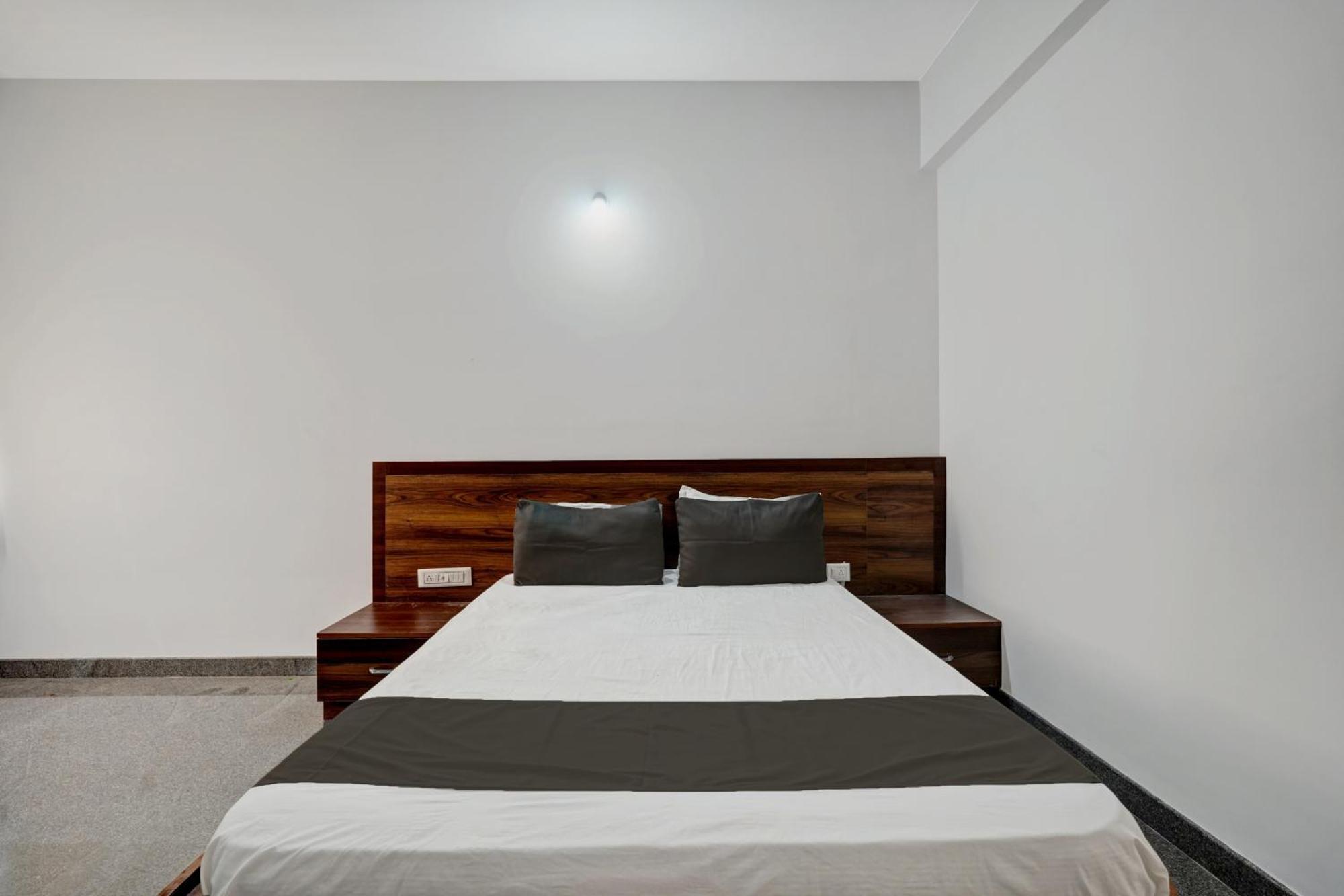 Oyo Hotel Bungalow Inn Lodging & Boarding 班加罗尔 外观 照片