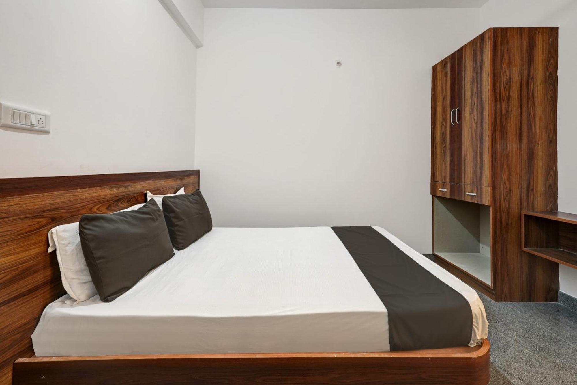Oyo Hotel Bungalow Inn Lodging & Boarding 班加罗尔 外观 照片