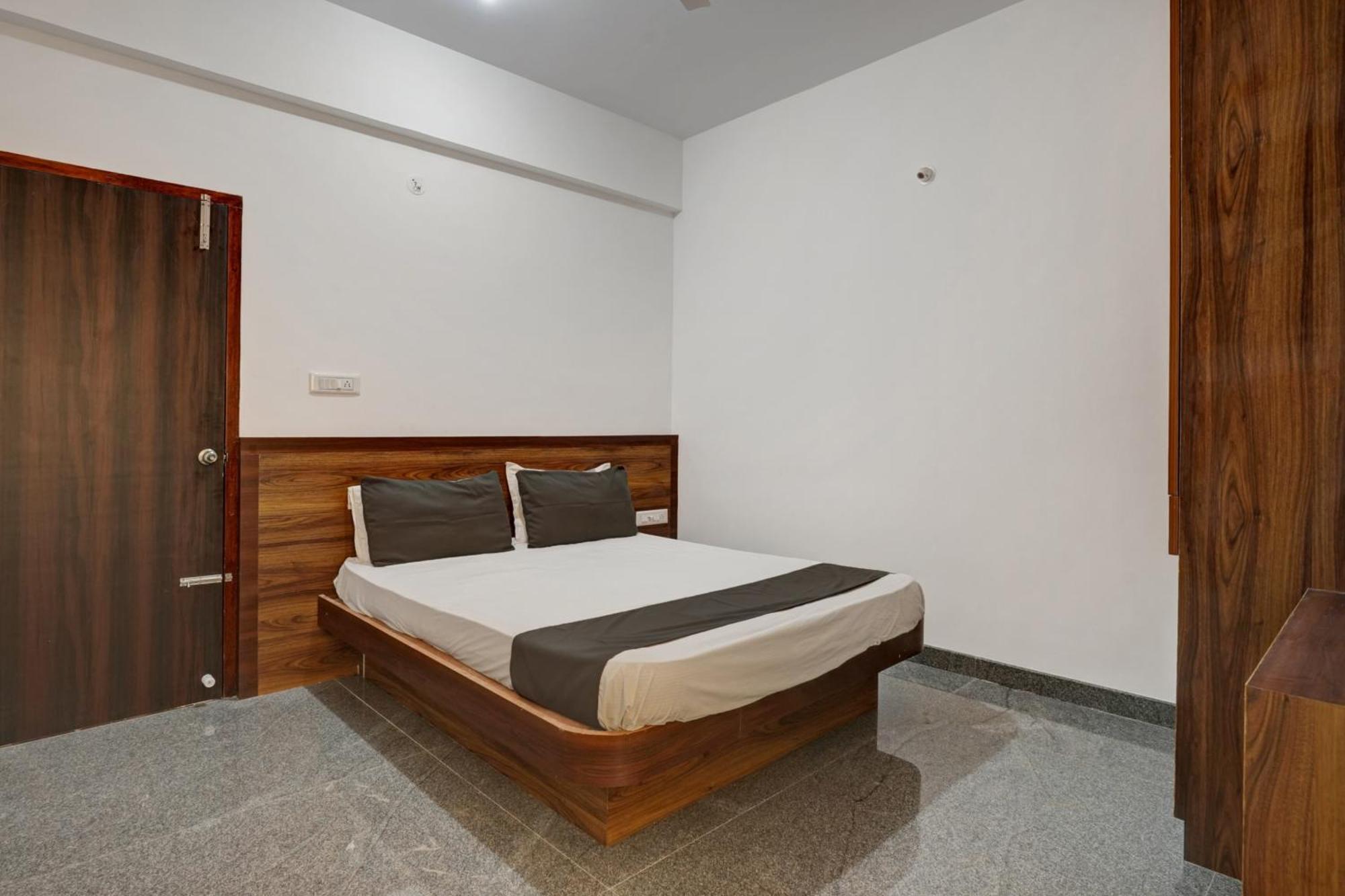 Oyo Hotel Bungalow Inn Lodging & Boarding 班加罗尔 外观 照片