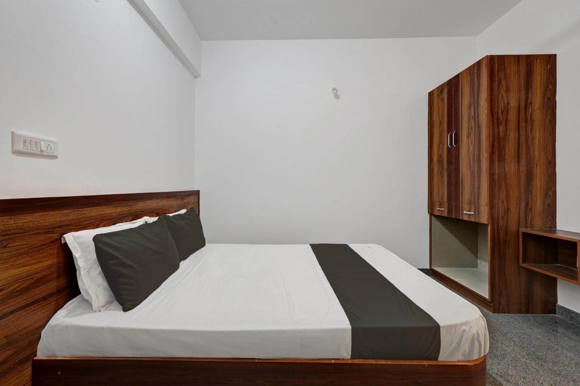 Oyo Hotel Bungalow Inn Lodging & Boarding 班加罗尔 外观 照片