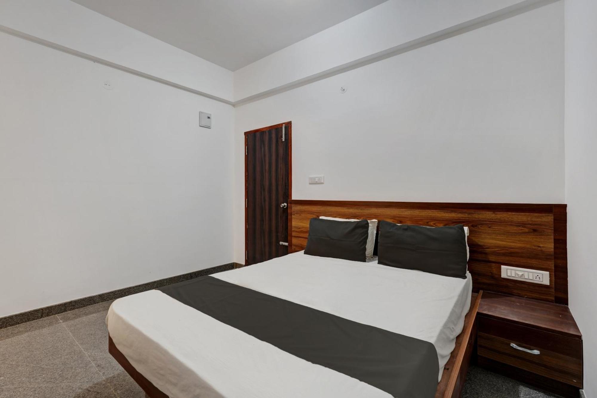 Oyo Hotel Bungalow Inn Lodging & Boarding 班加罗尔 外观 照片