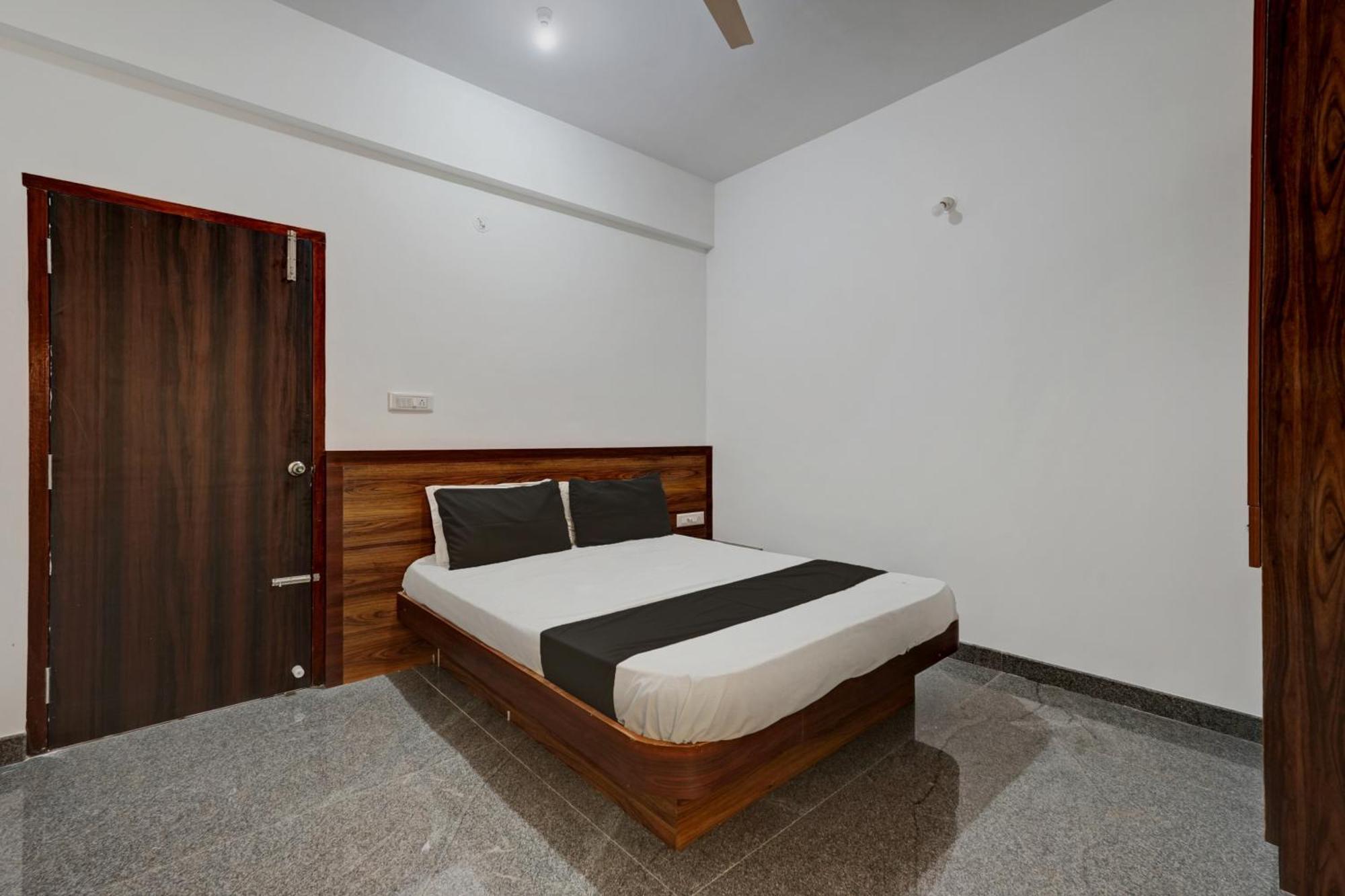 Oyo Hotel Bungalow Inn Lodging & Boarding 班加罗尔 外观 照片
